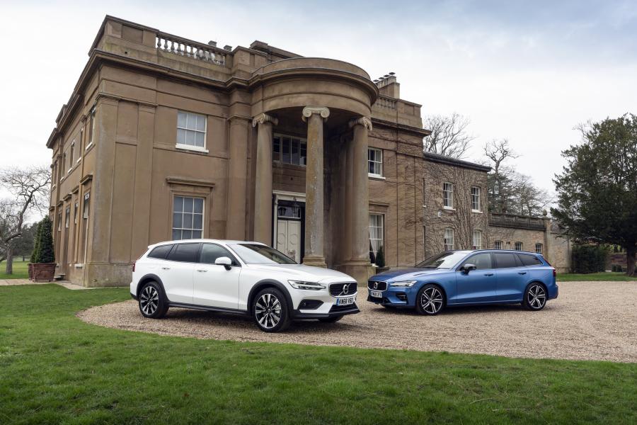  Volvo V60 D4 Cross Country 2019 года  (UK) (фото 43 из 43)